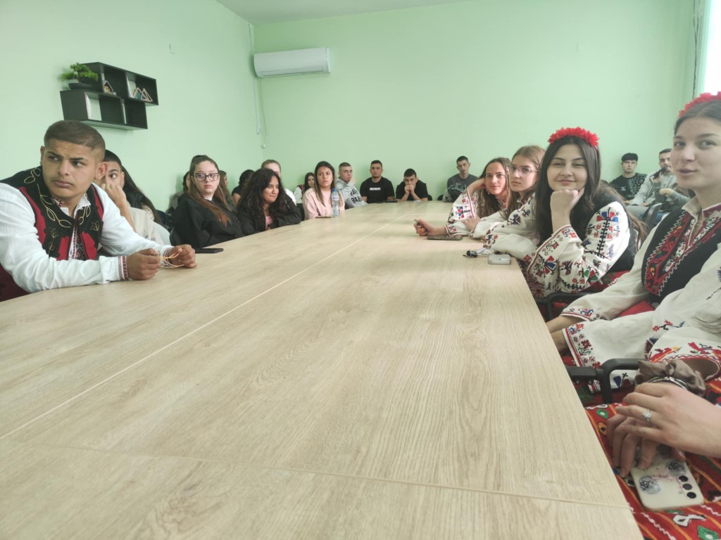 Група хора на заседание в стая.