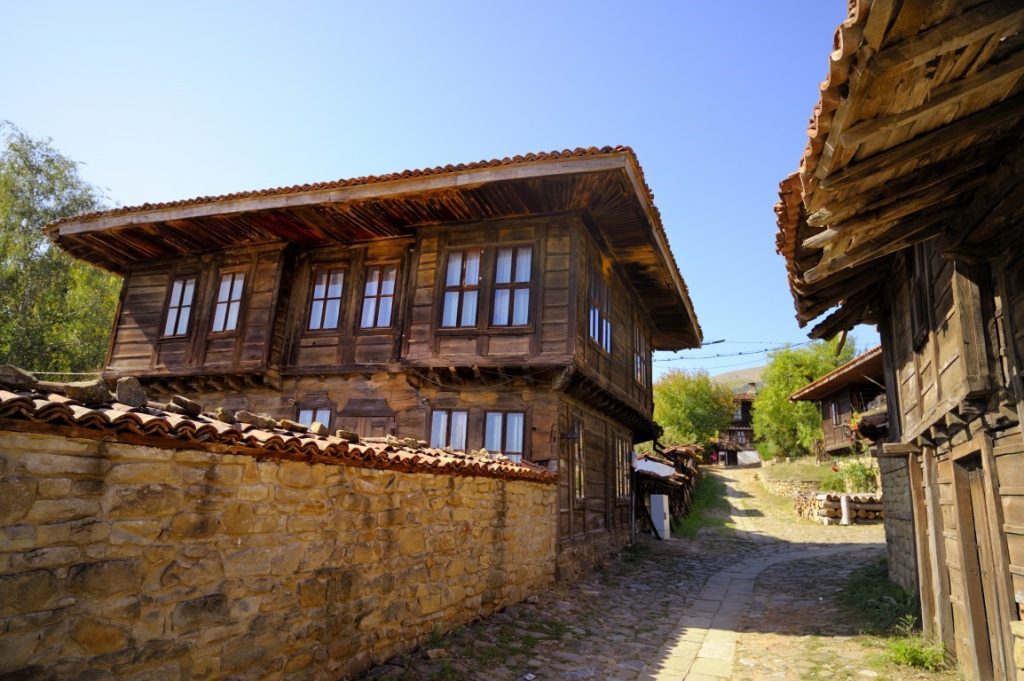 Дървена къща в Котел, България.